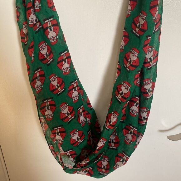 Santa circle scarf- 100% polyester - Picture 1 of 5